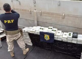Ponta Porã: PRF encontra 420 kg de cocaína em fundo falso e prende pai e filho