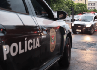 Homem e adolescente morrem após ataque de fuzil